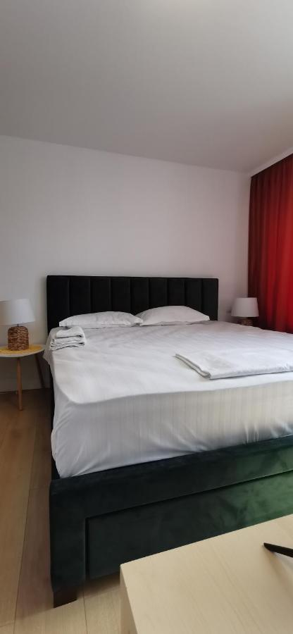 Hypnotique Hotel Navodari Bagian luar foto