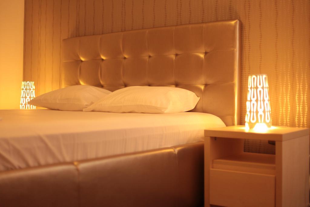 Hypnotique Hotel Navodari Bagian luar foto