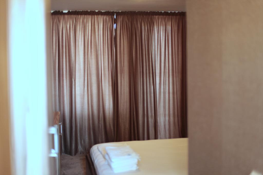 Hypnotique Hotel Navodari Bagian luar foto