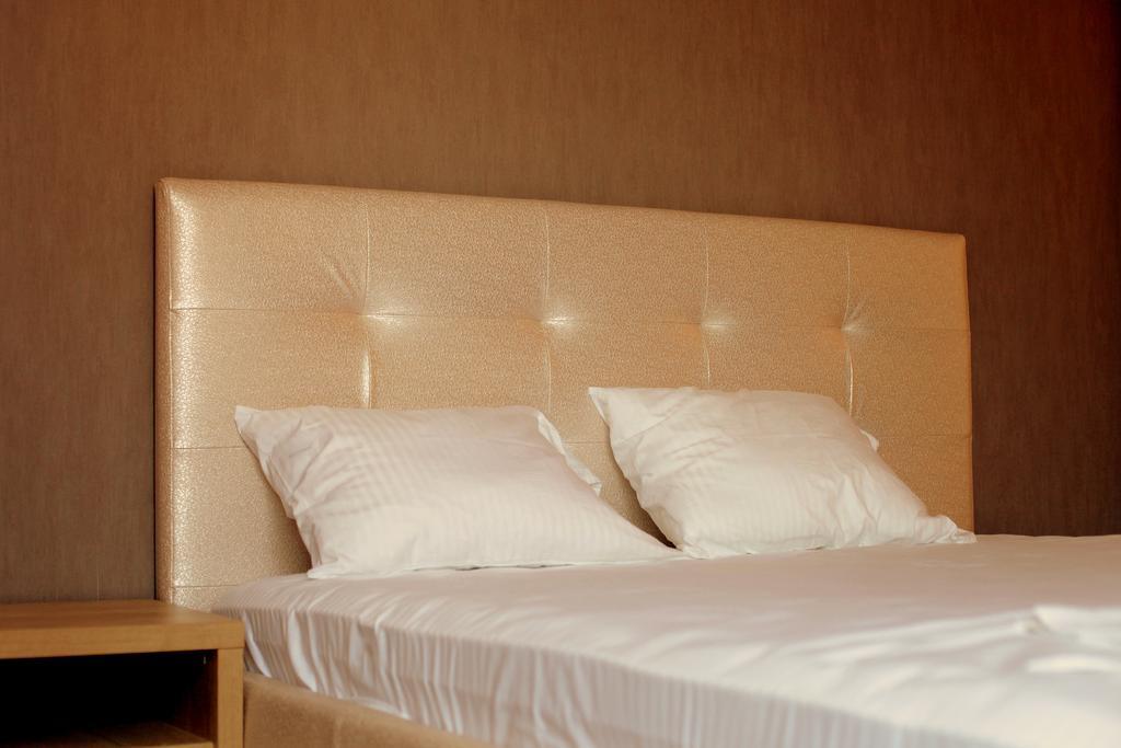 Hypnotique Hotel Navodari Bagian luar foto