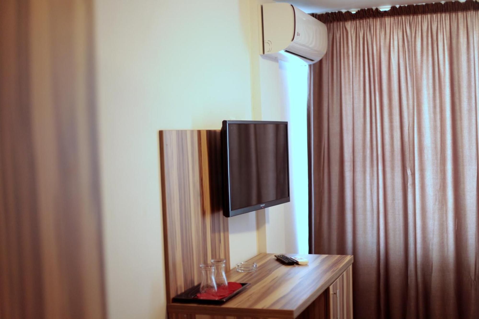 Hypnotique Hotel Navodari Bagian luar foto
