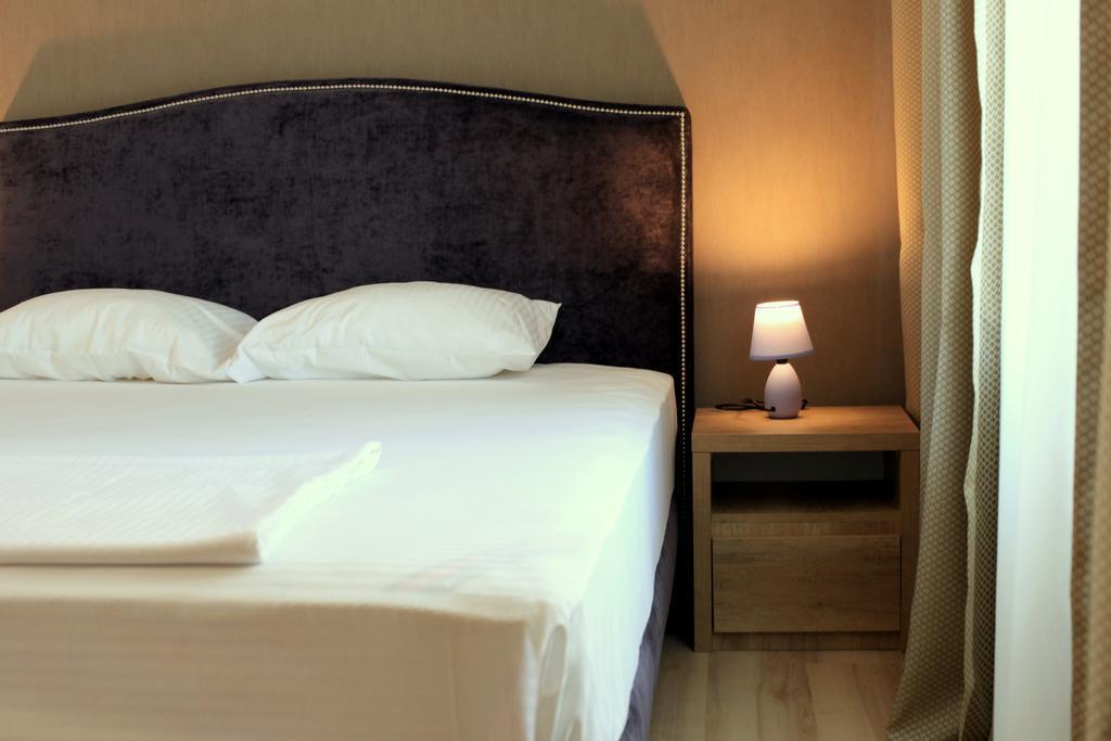 Hypnotique Hotel Navodari Bagian luar foto