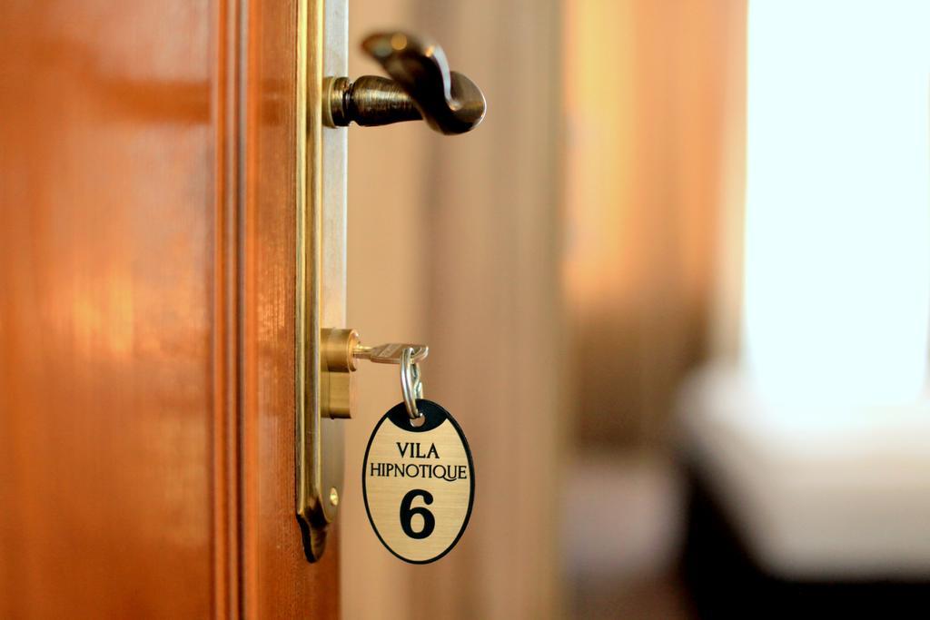 Hypnotique Hotel Navodari Bagian luar foto